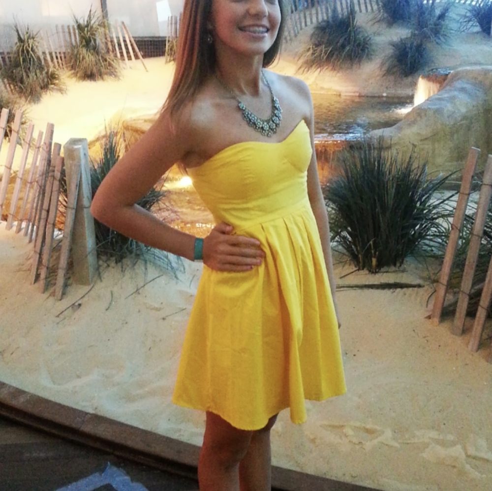 Cute yellow flared strapless midi dress